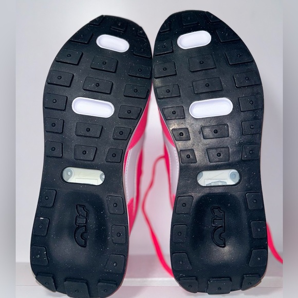 NWT NIKE Air Max Pre-Day Hyper Metallic PINK Running Shoe GIRL Sz.7 / Women 8.5 - Picture 4 of 10